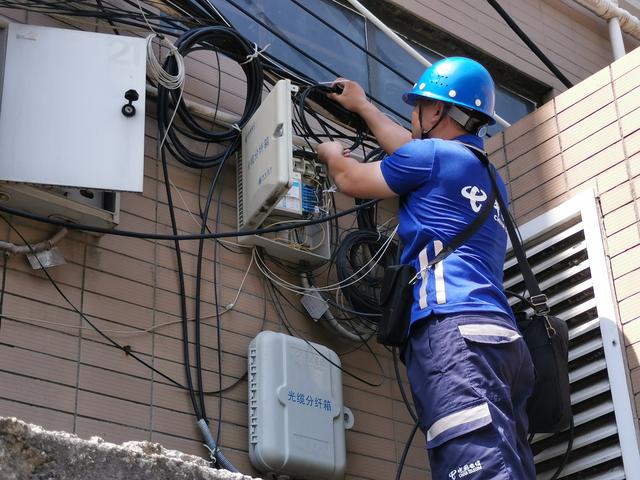 炎夏堅(jiān)守，汗水鑄就通信生命線——記中國(guó)電信湖南婁底分公司裝維工程師